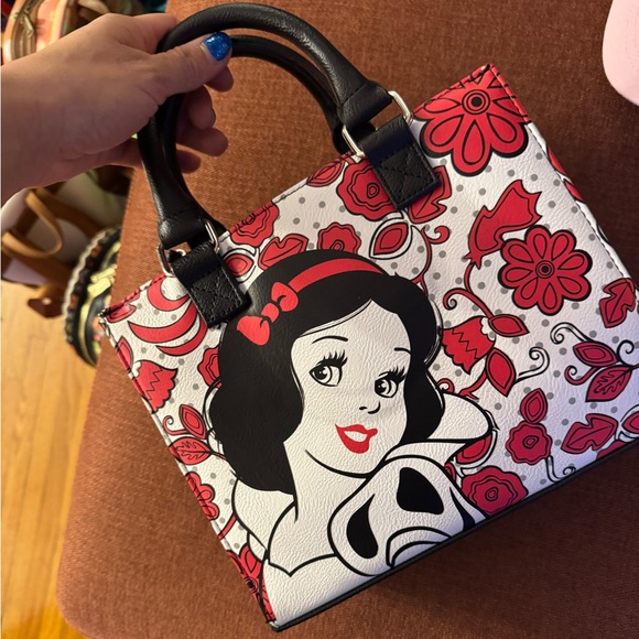 Snow White Purse - Picture 1 of 4